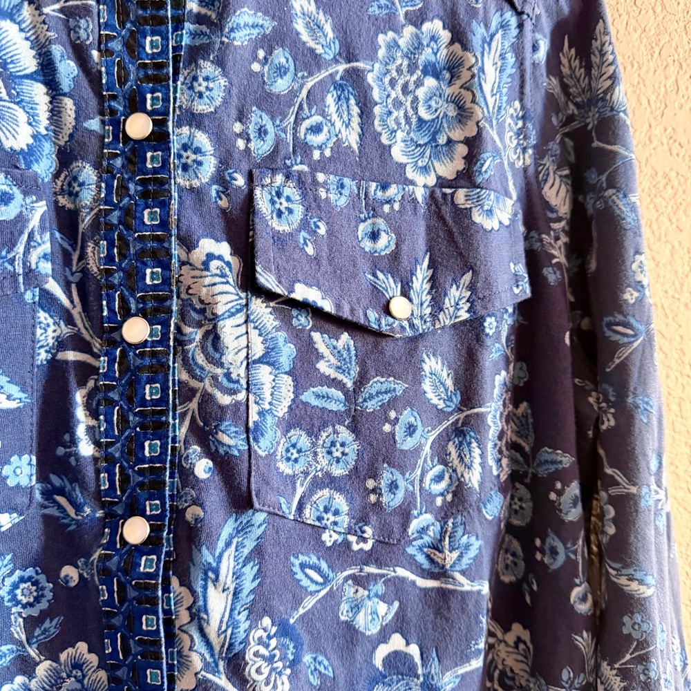 SUNDANCE Floral Snap Shirt Women's Petite Sz Medium Blue Floral Long Sleeve Boho - Picture 3 of 8